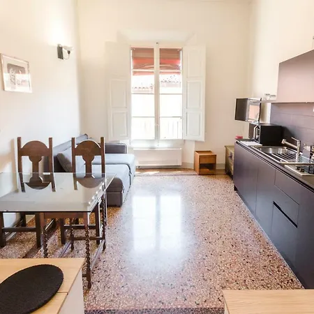 Bocchi Elegant דירה