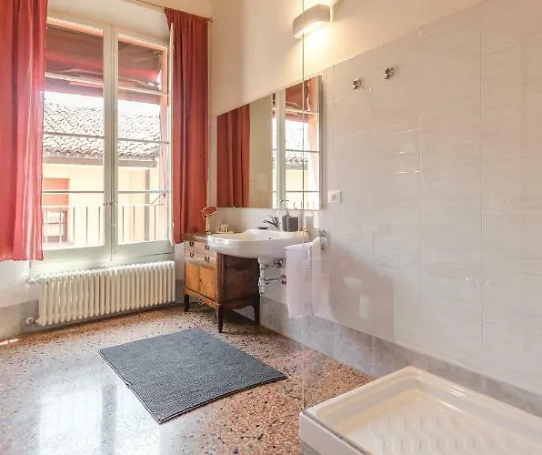 Bocchi Elegant بولونيا