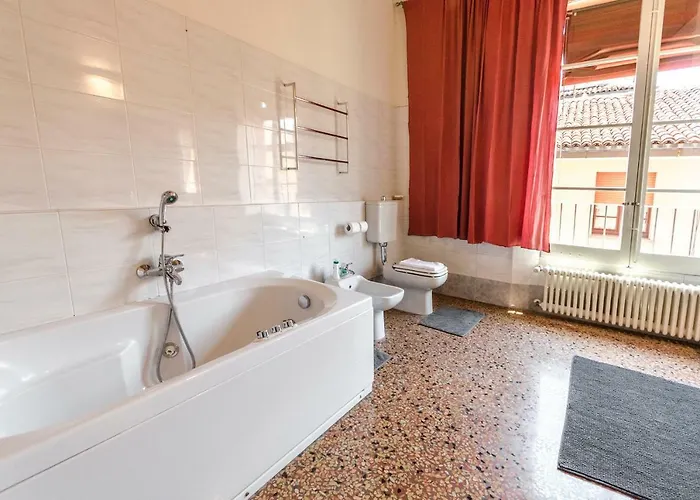 Bocchi Elegant بولونيا